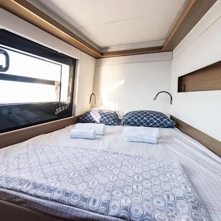 Ea Antalya Yatch 보트호텔 케메르