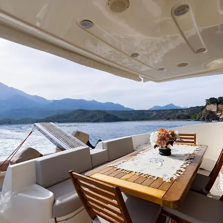 Ea Antalya Yatch 보트호텔